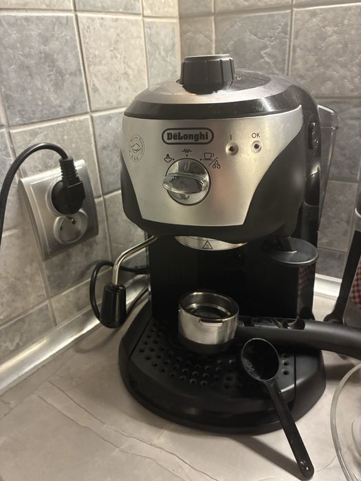 Ekspress ciśnieniowy kolbowy De’Longhi EC 221.B