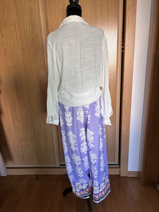 Calças Pantalonas padrao tons lilás e branco (novas)