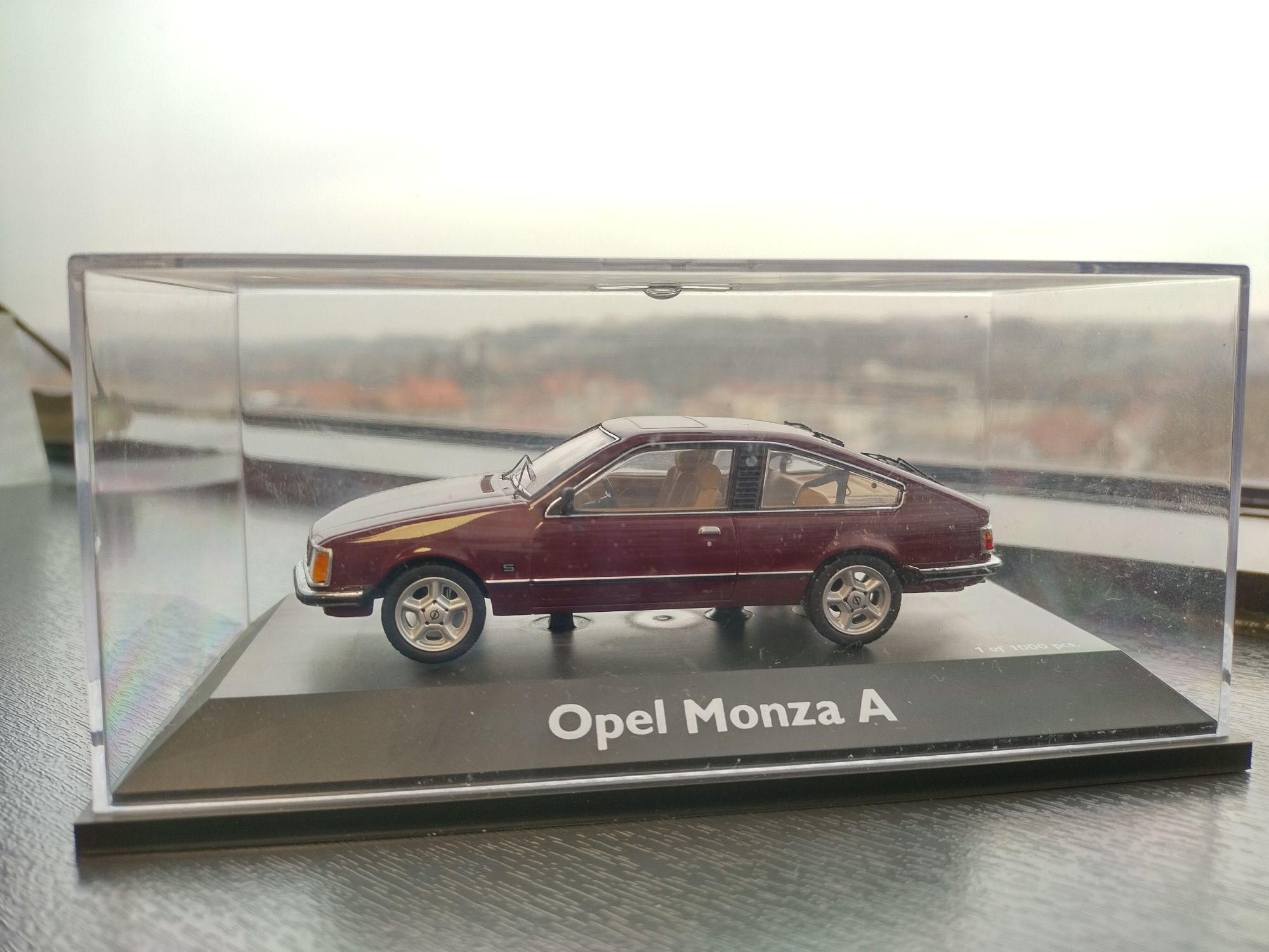 Opel Monza A 1:43 Schuco bordowy.
