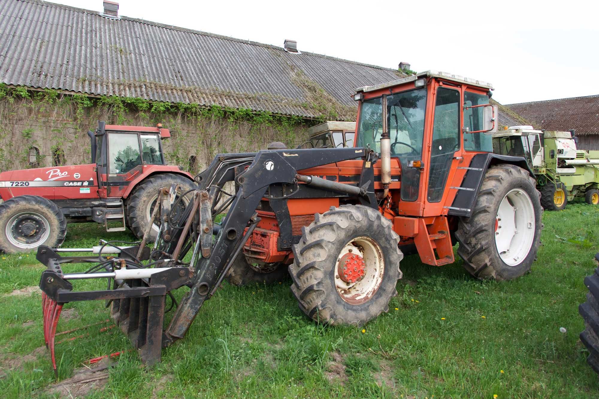 traktor RENAULT 921-4