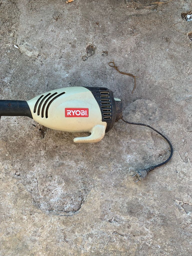 Máquina de corta relva elétrica