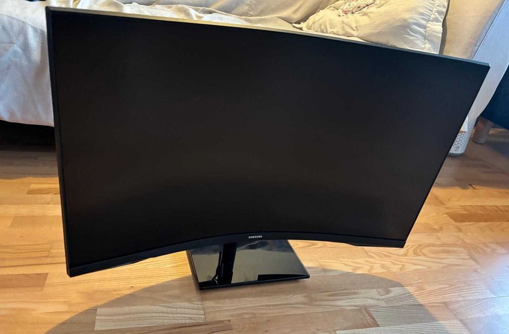 MONITOR SAMSUNG 32 144HZ 1ms ODYSSEY G5 + Vesa Mount