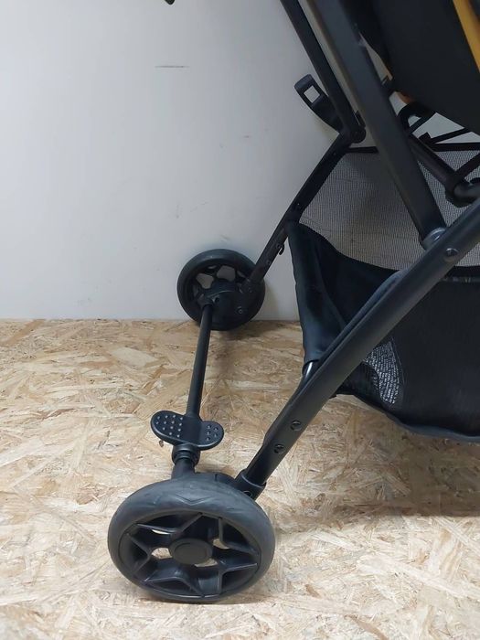 Chicco Glee Kompaktowy Wózek Spacerowy Do 22 Kg - Playful Black