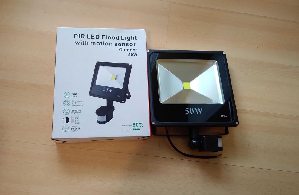 Naświetlacz LED 50W z czujnikiem ruchu.