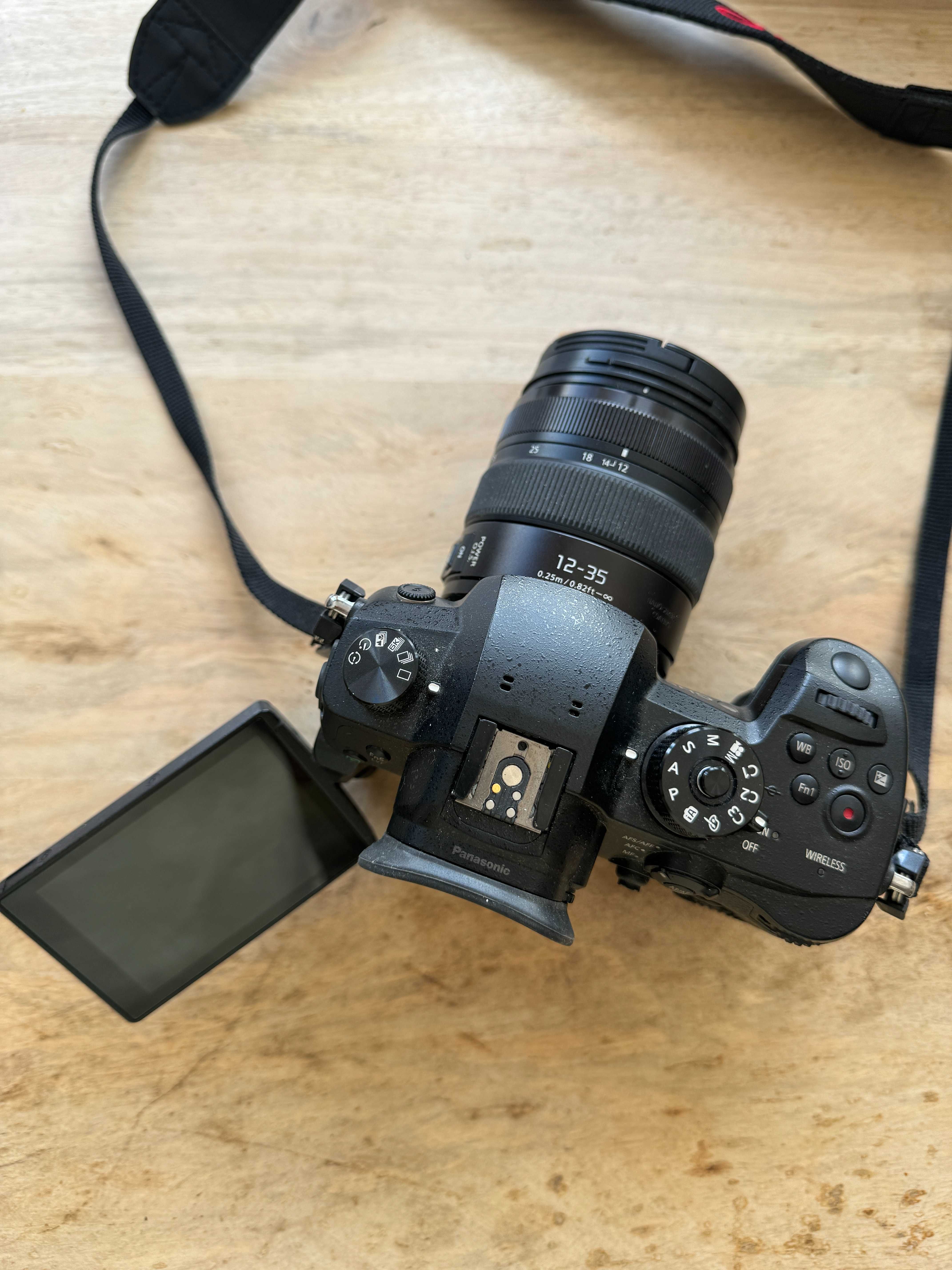 Lumix GH5 camera com lente 12-35 / 0.25m / 0.82ft
