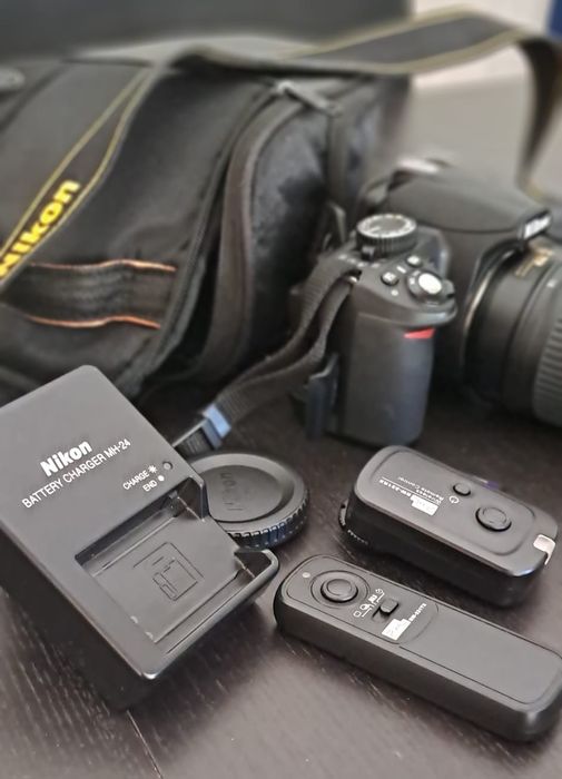 Nikon D3100 + objetiva