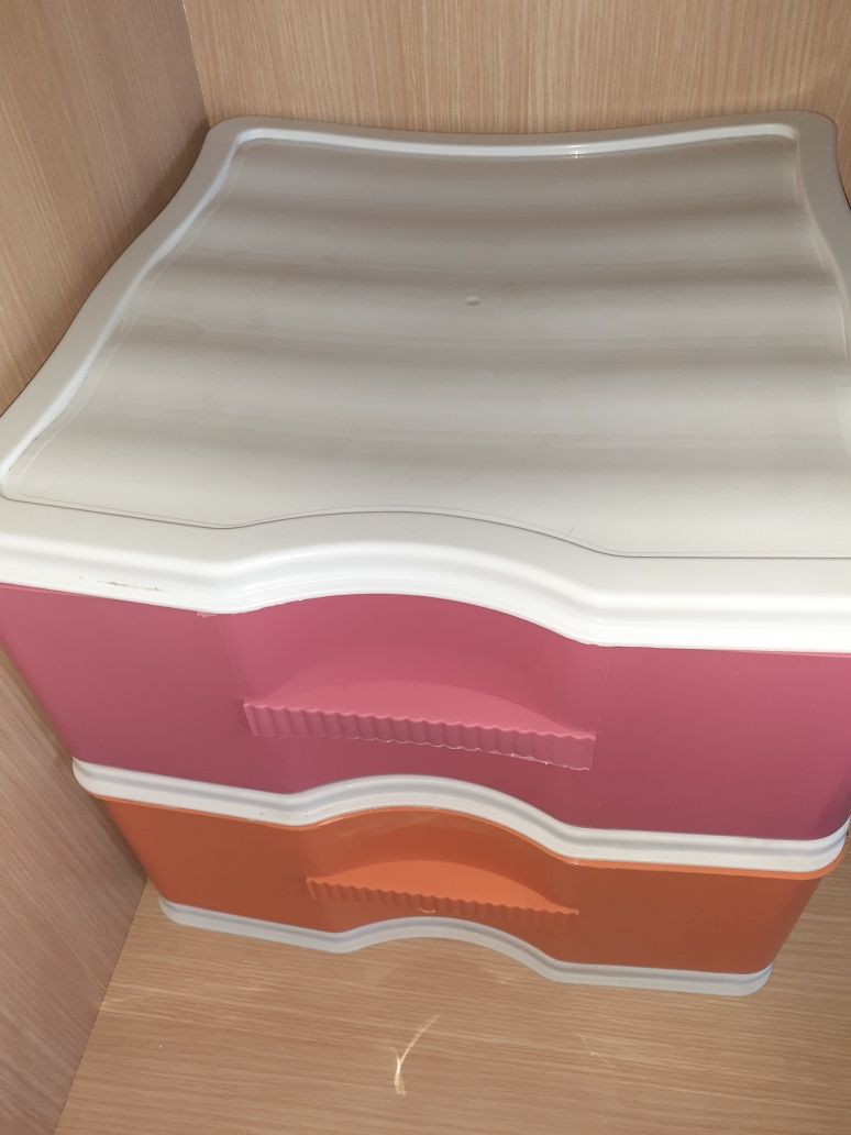 Módulo com duas gavetas de plástico