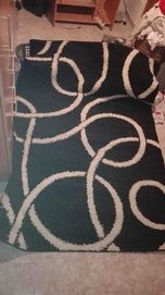 2 carpetes bejes e pretas / 2 beige and black rugs