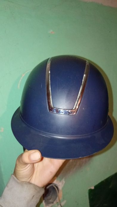 Kask-szeroki daszek,do jazdy konnej