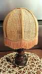 Vintage lampa nocna z rafią w stylu boho folk