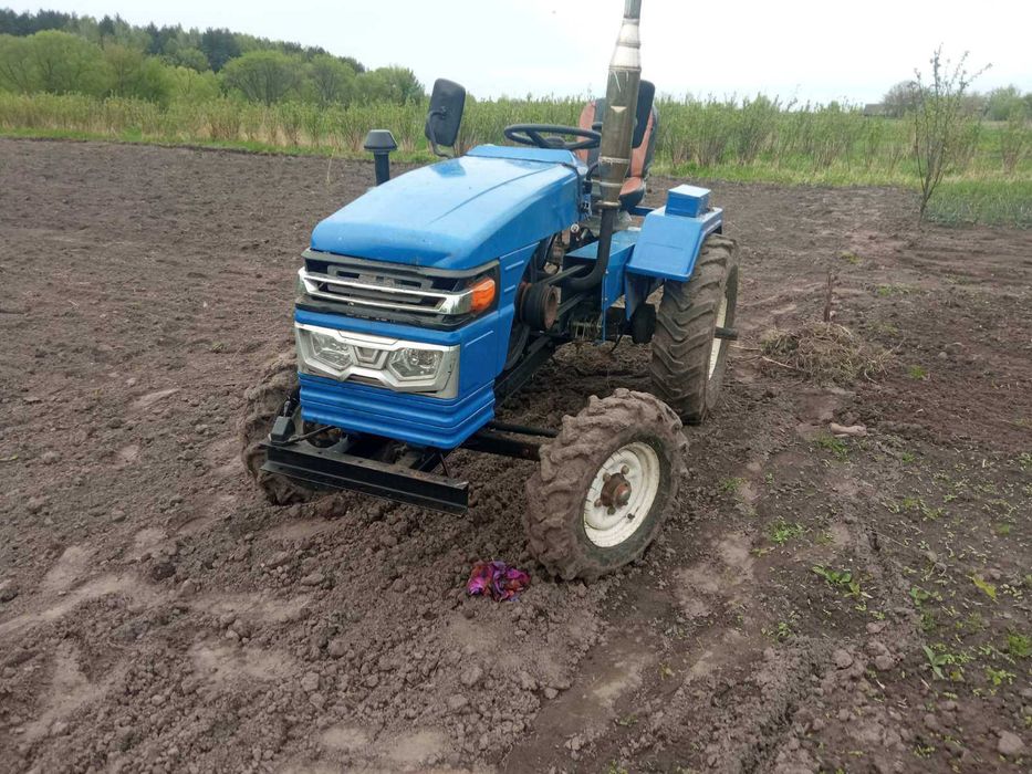 Продам мототрактор БУЛАТ Т-25 фреза, 2 плуга.