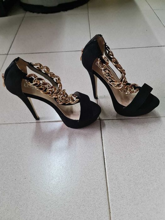 Sapato para Senhora Preto/Dourado - Tamanho 37