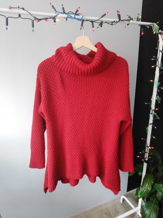 Czerwony sweter z golfem