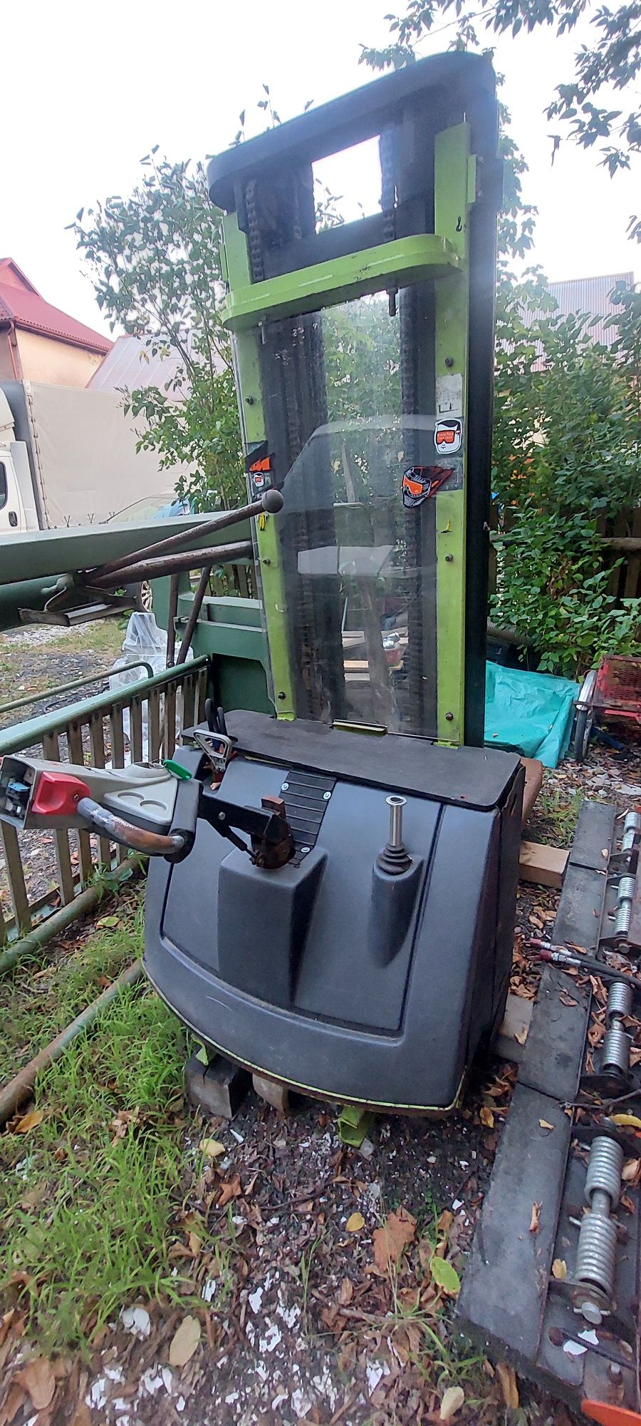 Wózek paleciak wysokiego podnoszenia elektryczny akumulatorowy 3 maszt