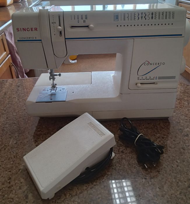 Máquina de costura Singer como nova