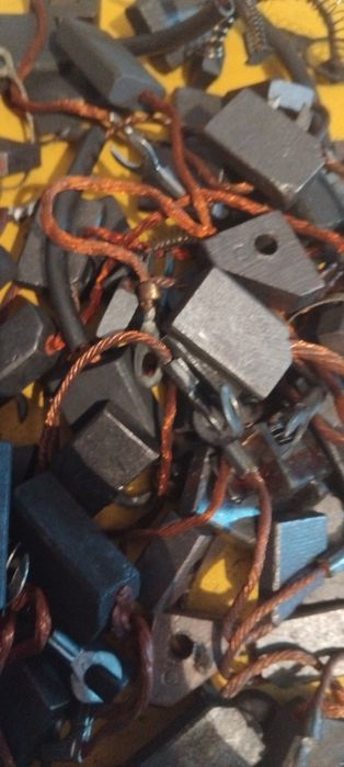 Продам графитовые щетки