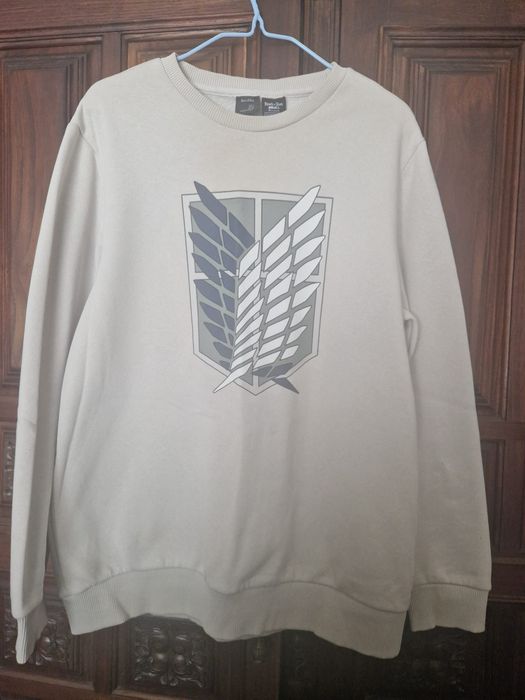 Sweat attack on titan Bershka