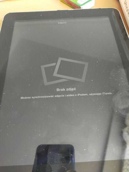 Tablet  iPad 1 ,iPhone używany. Nikomu już nie rezerwuje .