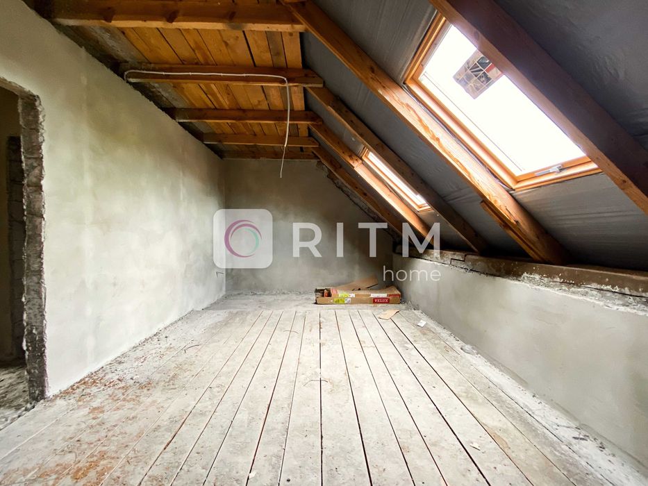 Половина будинку 187.8 м2 + 4 сот. ділянка по вул. Липлянська, Вишків.