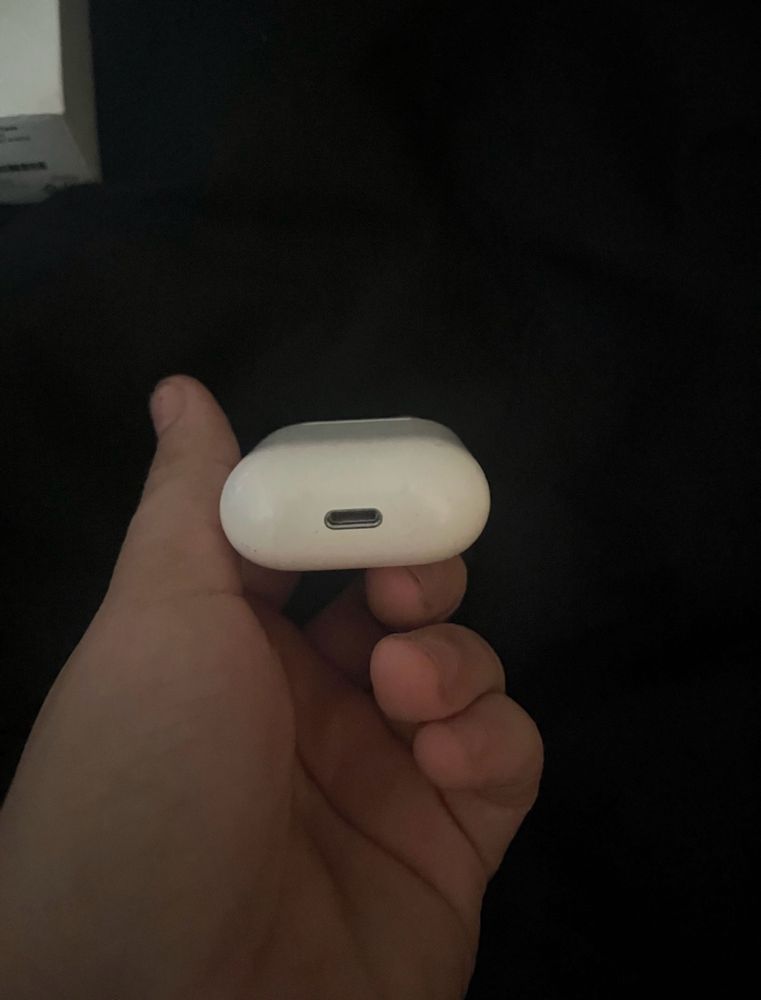 AirPods 2 (оригінал) з кейсом • A2031 A2032