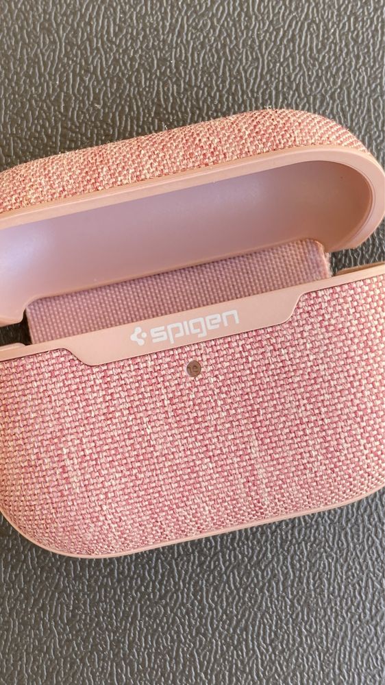 Bolsa / Caixa Spigen para Apple AirPods Pro