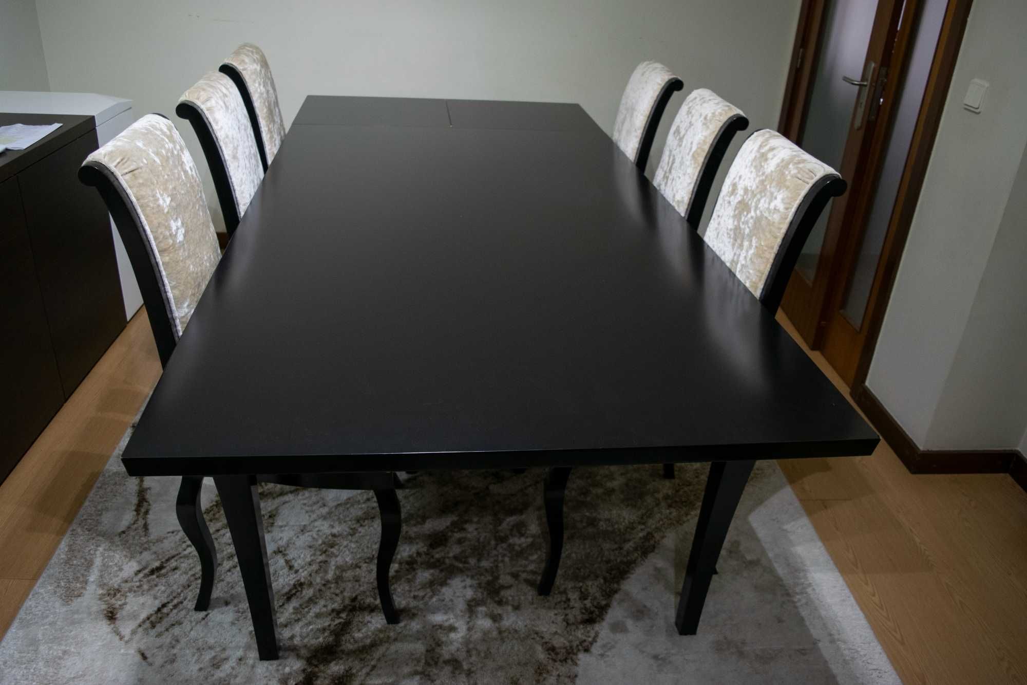 Mesa de Sala Extensível com 6 Cadeiras – Lacado Preto
