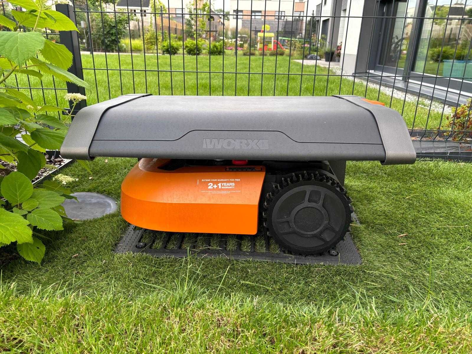 Robot koszący Worx Landroid M500+ WR165E 500m2 + Daszek WA0810