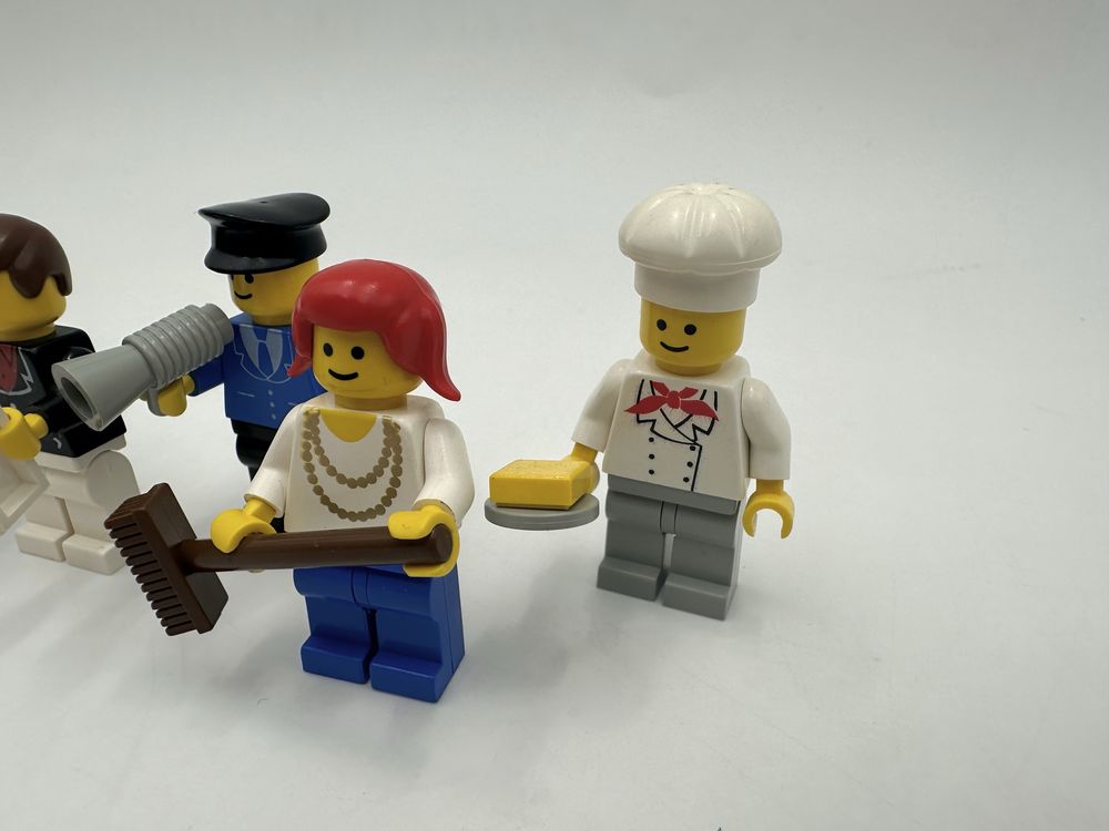 Lego 6302 Town Mini-Figure Set