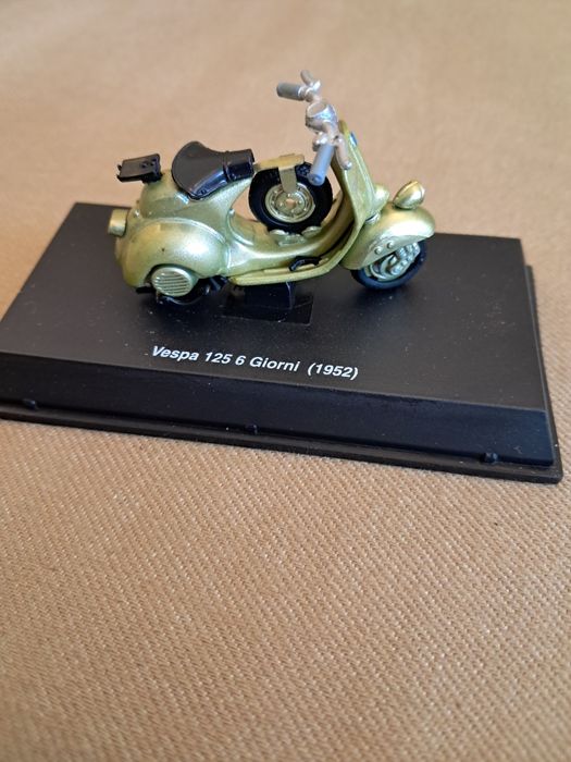 Vespa 125 6 Giorni 1952 escala 1:43
