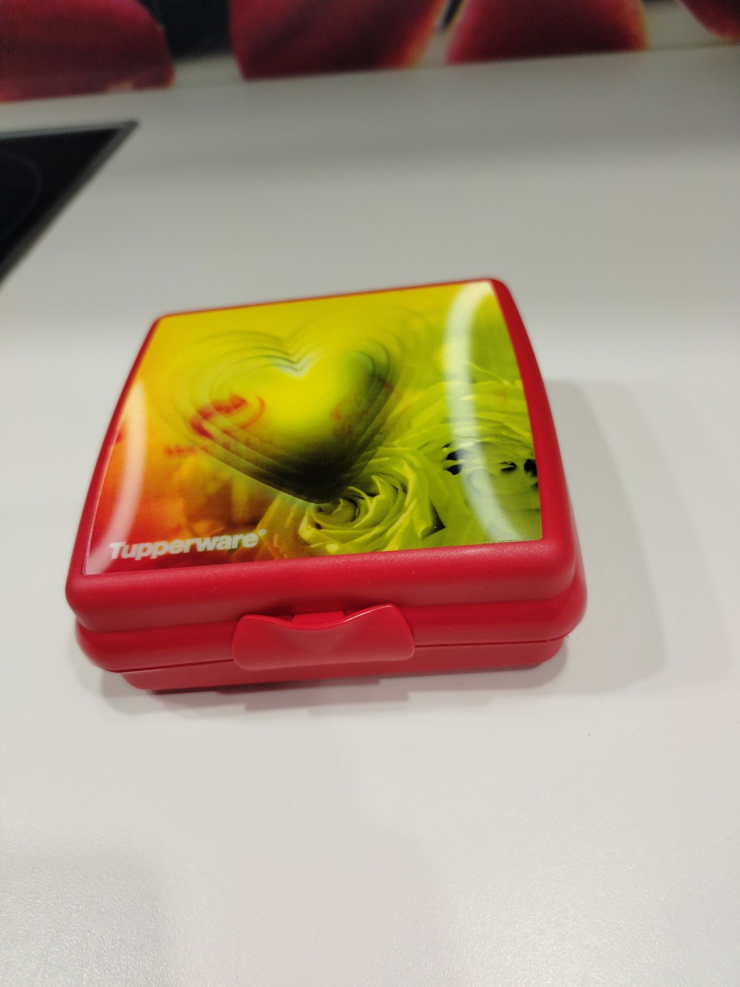 Lunchbox, pojemnik na śniadanie, kanapki dla dzieci i dorosłych.