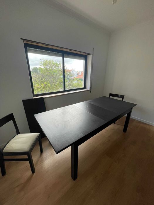 Conjunto mesa de jantar extensível IKEA modelo BJURSTA + 4 cadeiras