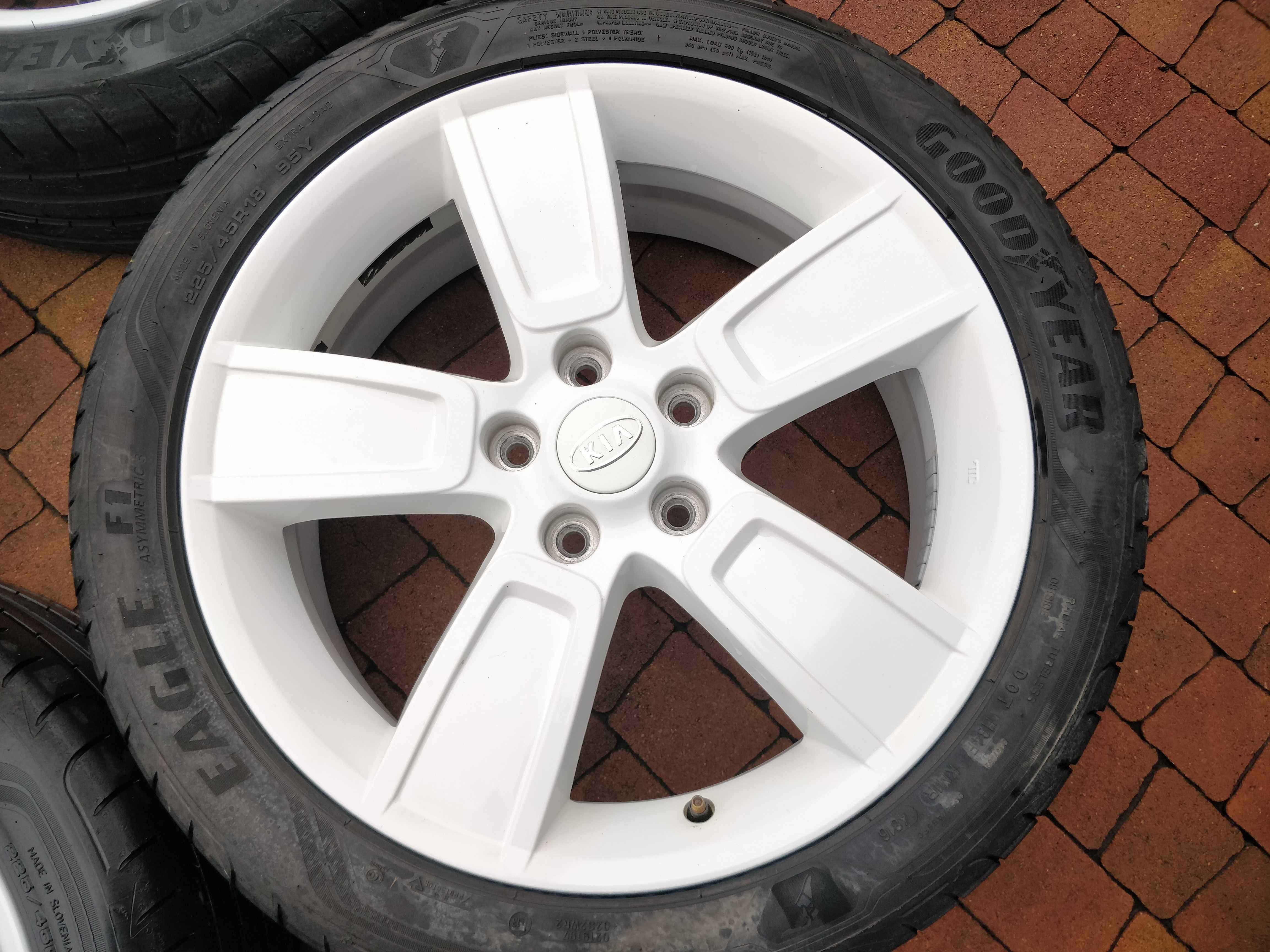 2936. Alufelgi koła zimowe Kia Soul 5x114.3 7J ET54 225/45/18 Michelin