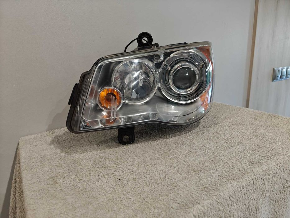Lampa Lewy Przód Xenon Chrysler Voyager V Generacji EUROPA