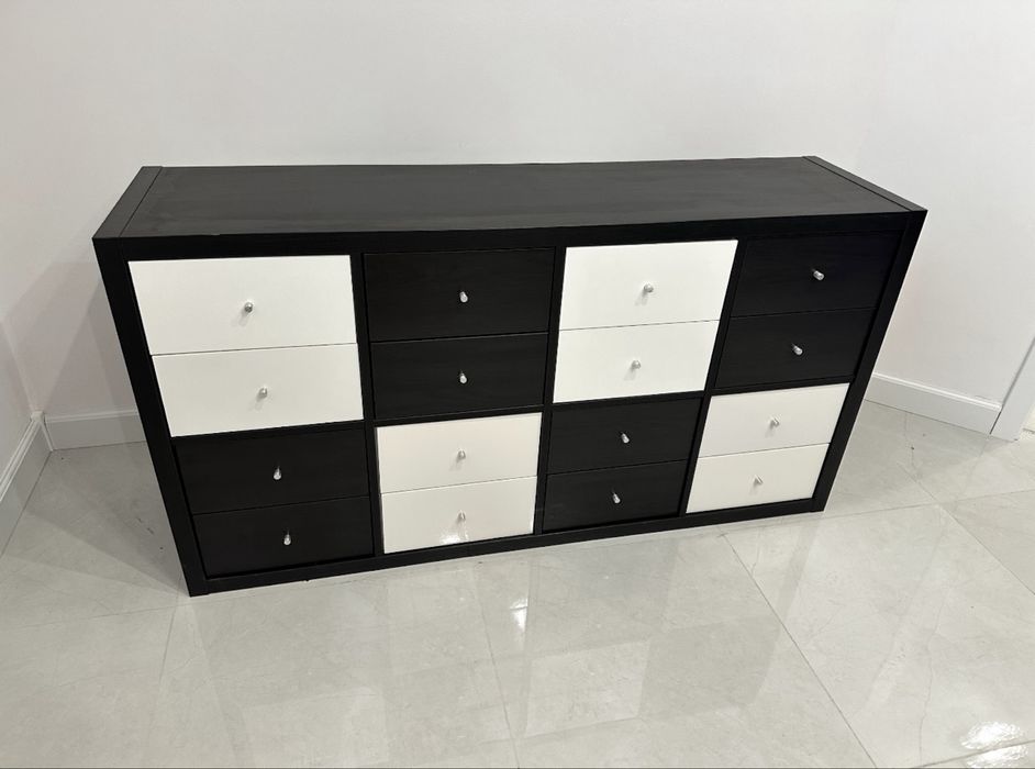 Komoda czarno-biała z 12 szufladami – nowoczesny design