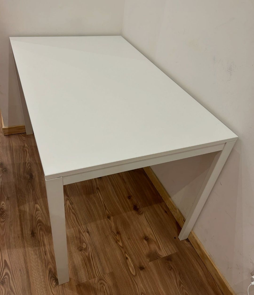 Mesa  branca muito robusta e estimadas  sem marcas