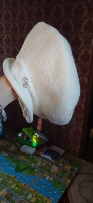 Тепла шапка-берет для дівчинки-підлітка