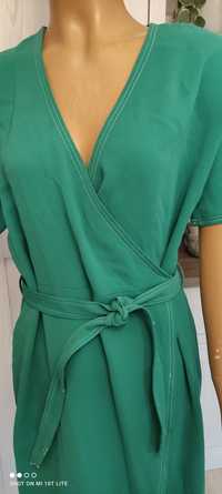 Zielona sukienka kopertowa na krótki rękaw