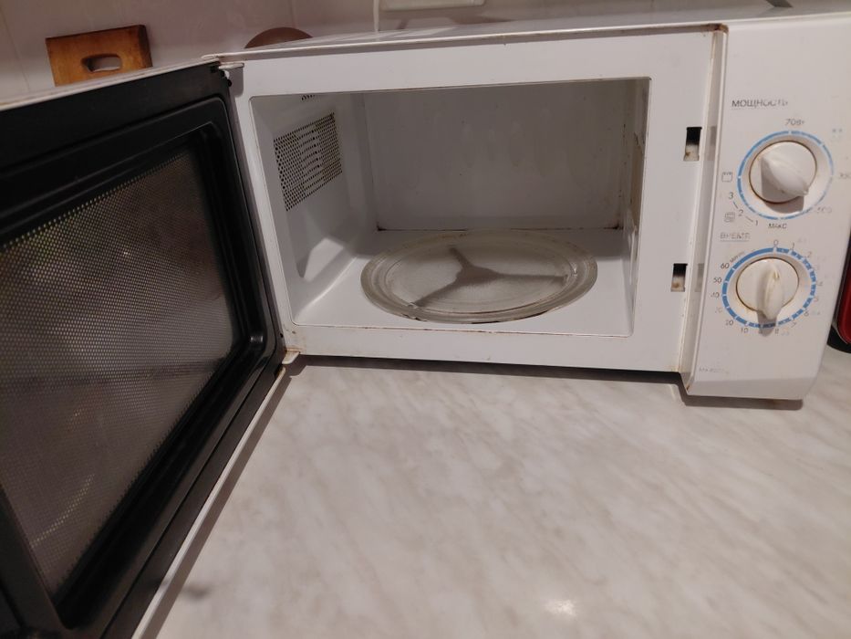 Мікрохвильова піч LG mb-4022g