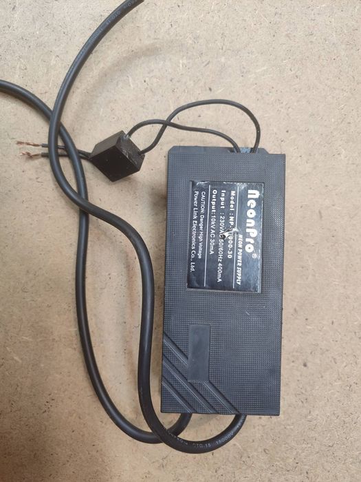 Трансформатор неонових ламп