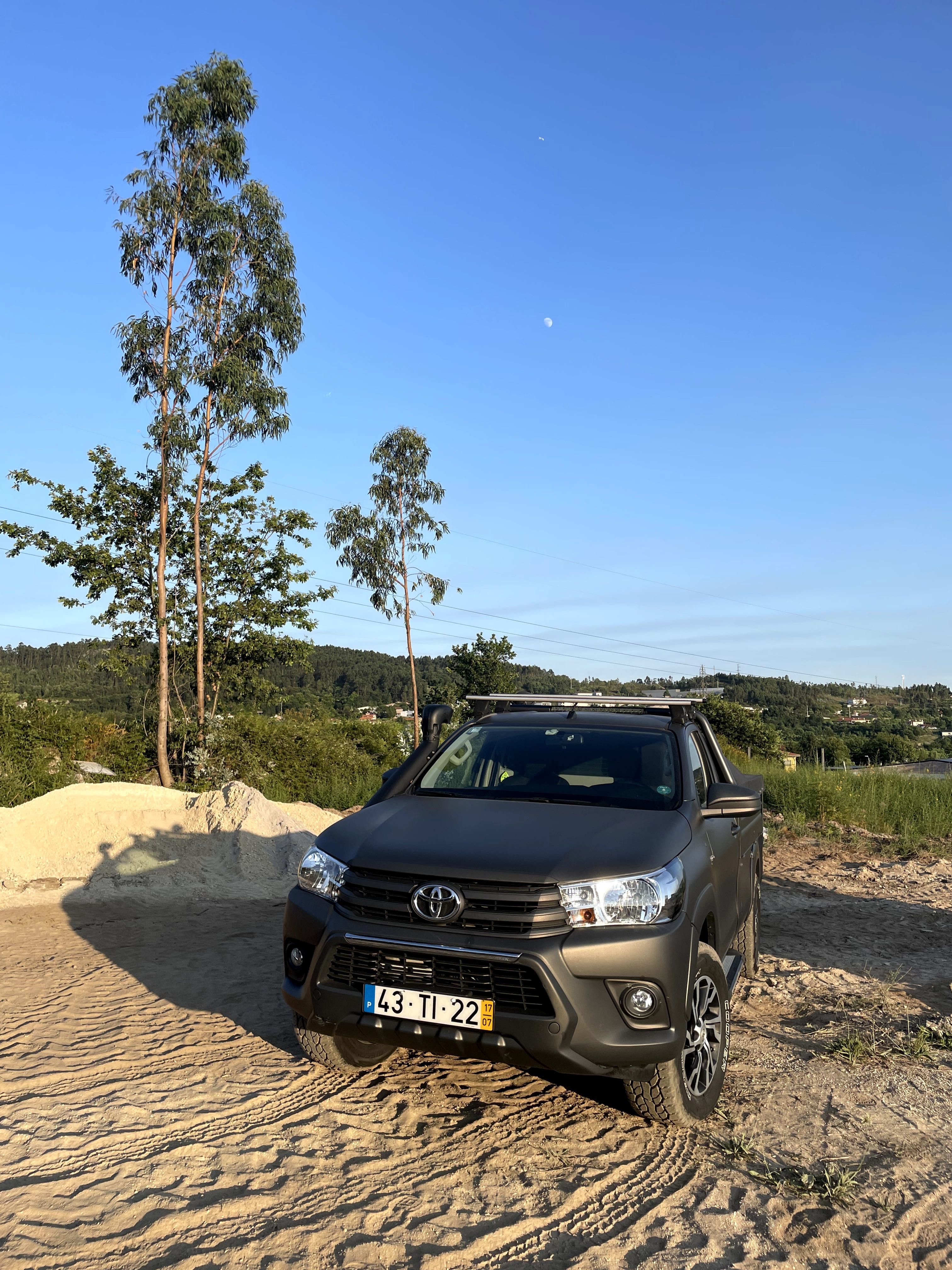 Toyota Hilux 4X4 semi-nova - Apenas 67000 km_Nunca fez TT_Pintura mate