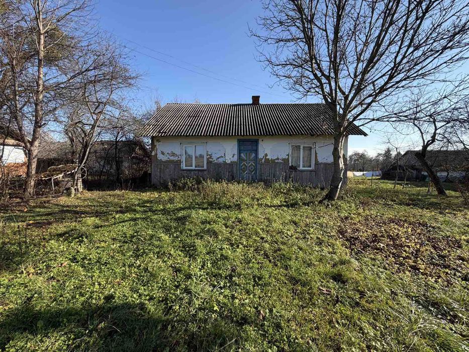 Продам земельну ділянку з будинком під реконструкцію, с. Перекоси