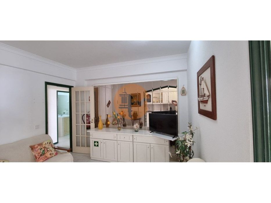 Apartamento T1+1 com Vista mar para arrendamento de Outubro a Maio