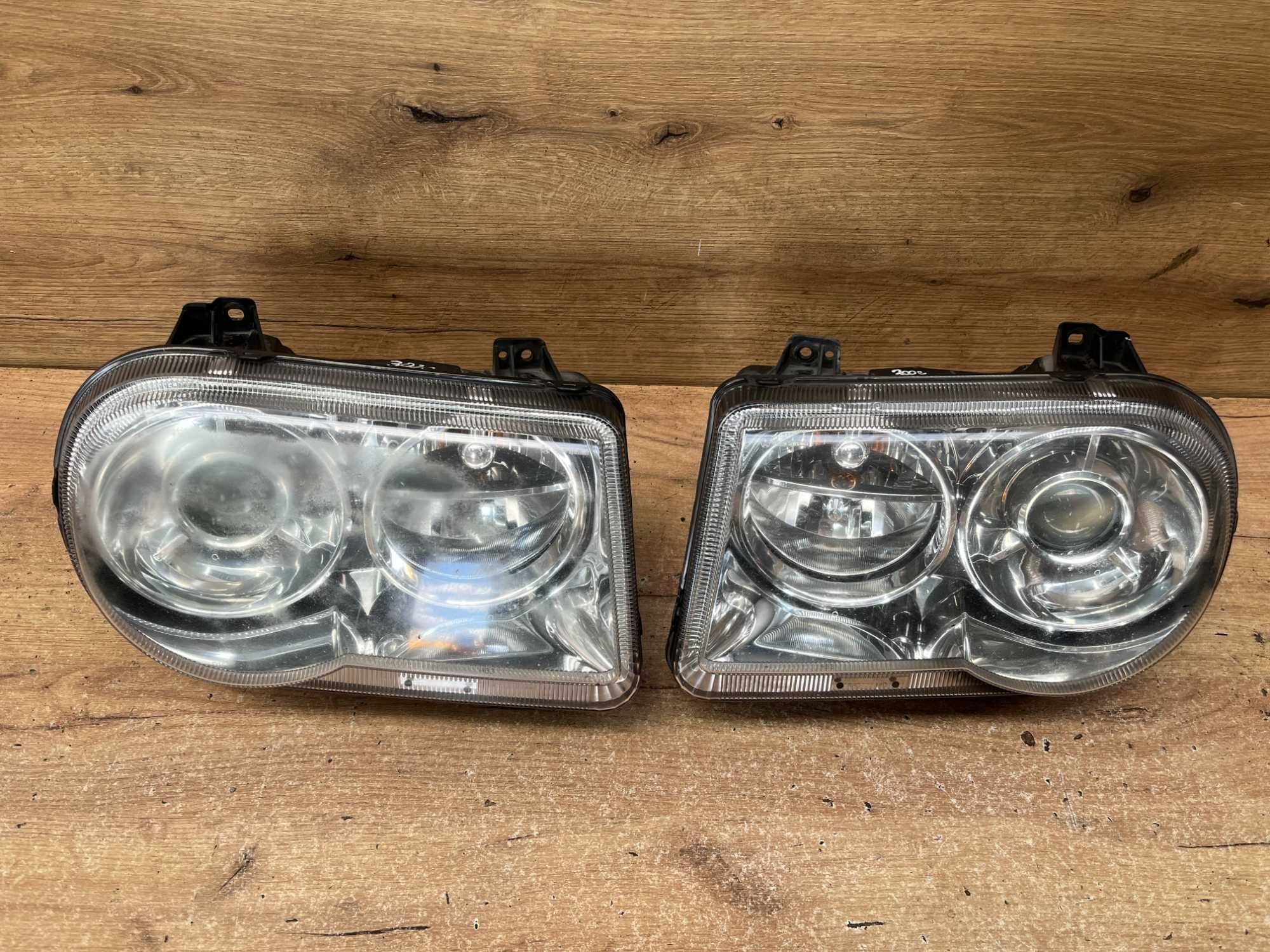 Lampa/reflektor przedni lewy prawy Chrysler 300C Xenon