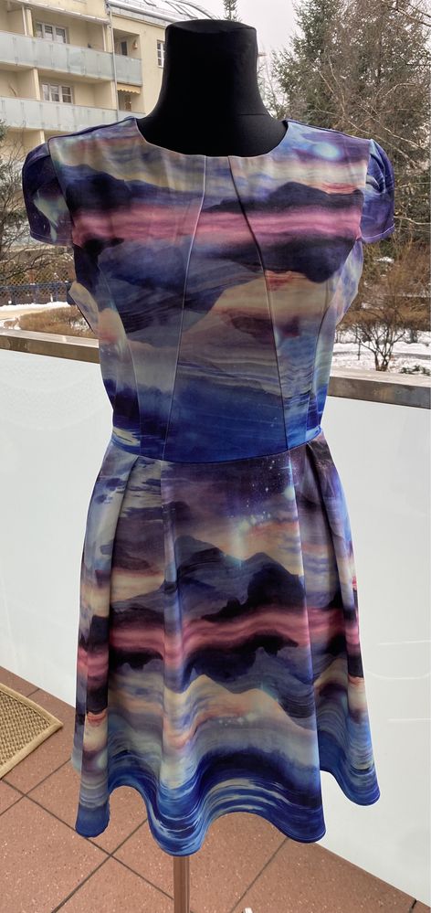 Sukienka z krótkim rękawem A|Wear w kosmiczny wzór