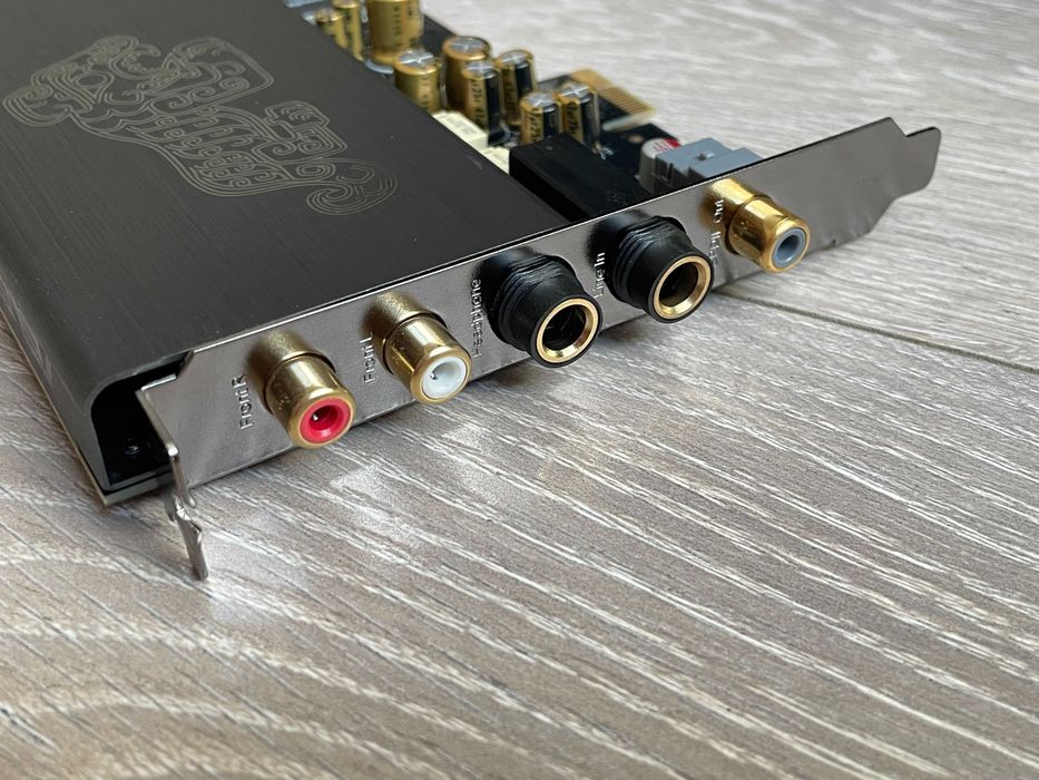 Звукова карта ASUS Essence STX II класу Hi-End (MUSES 1x8820/2x8920)