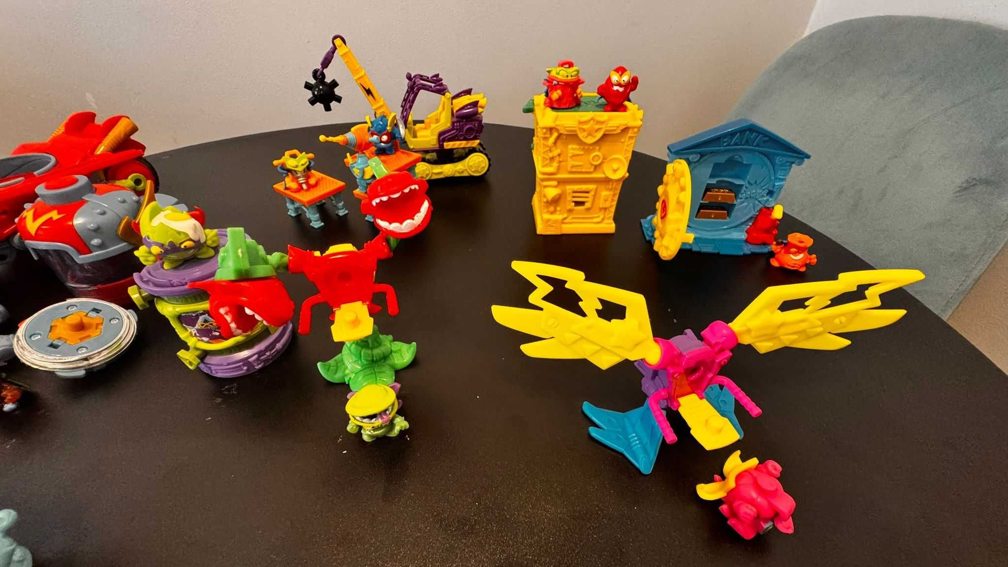 Pojazdy, bot, figurki Zings
