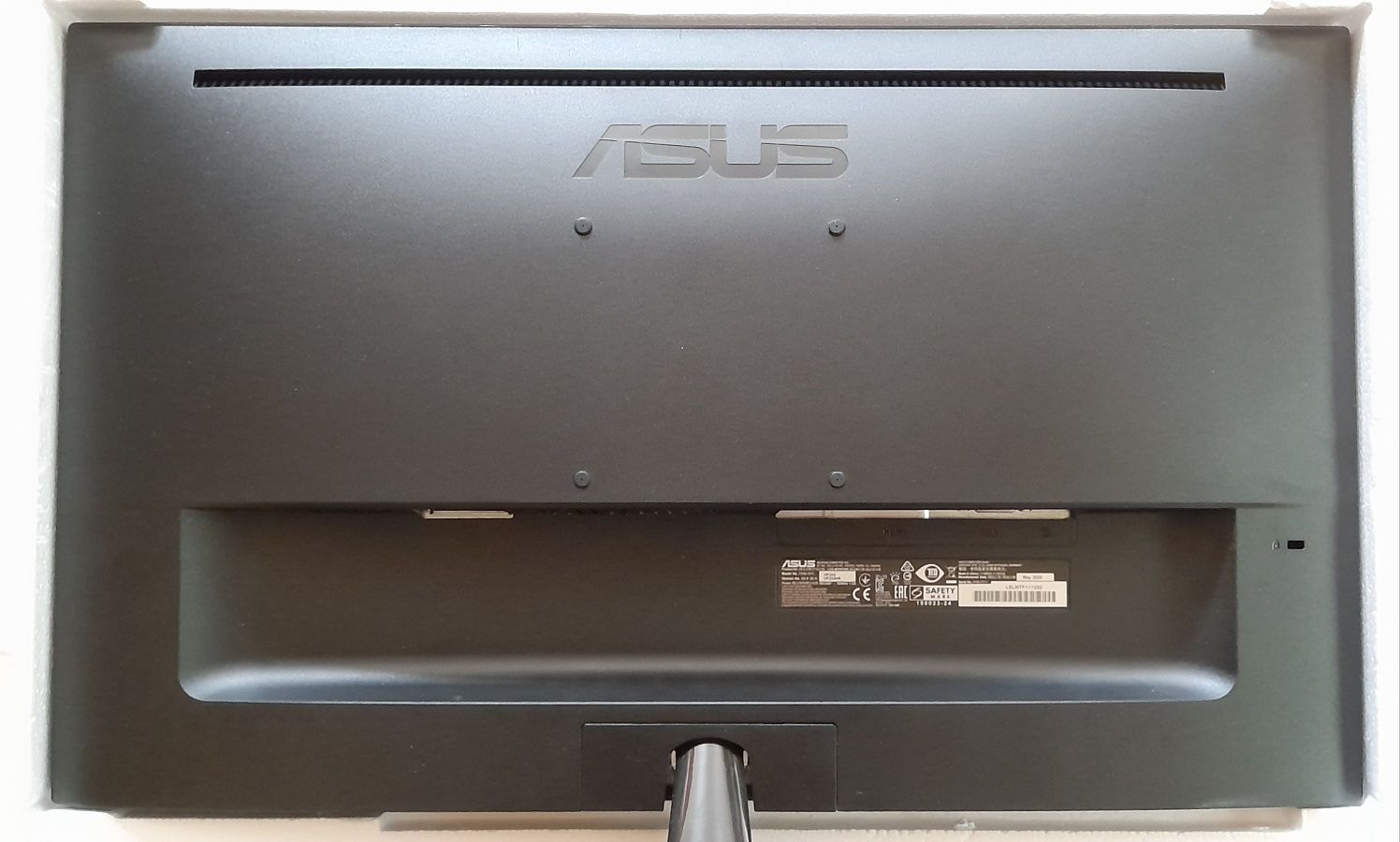 Asus LCD монитор.