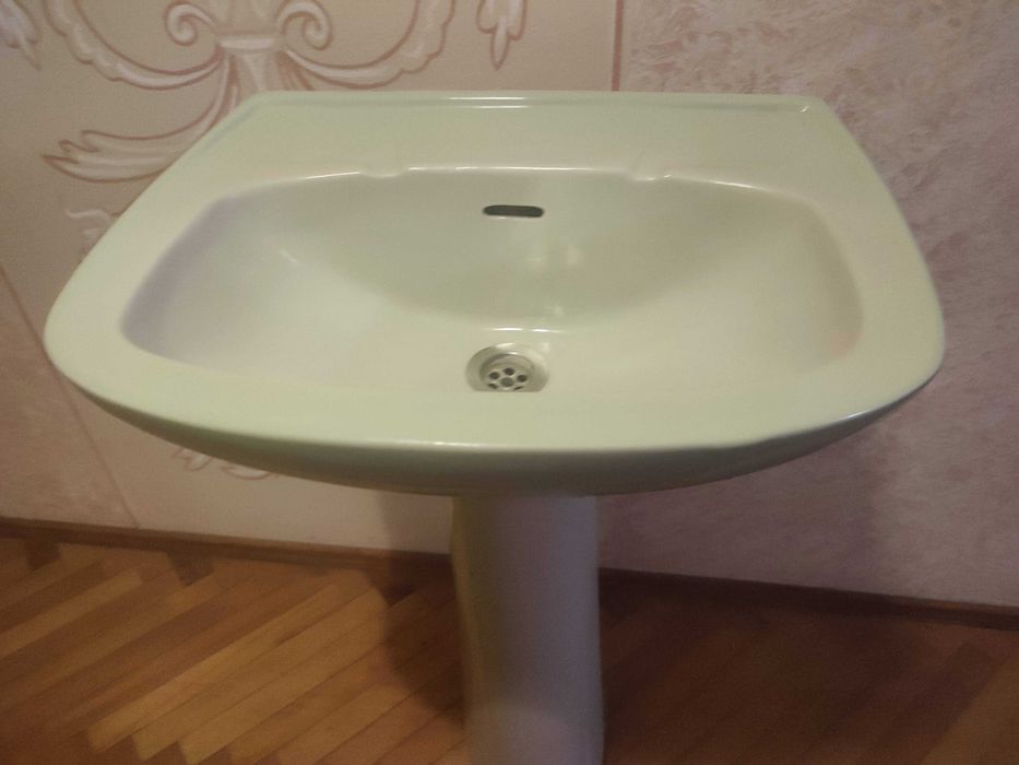 Прихожа дзеркало трюмо шафа з тумбами