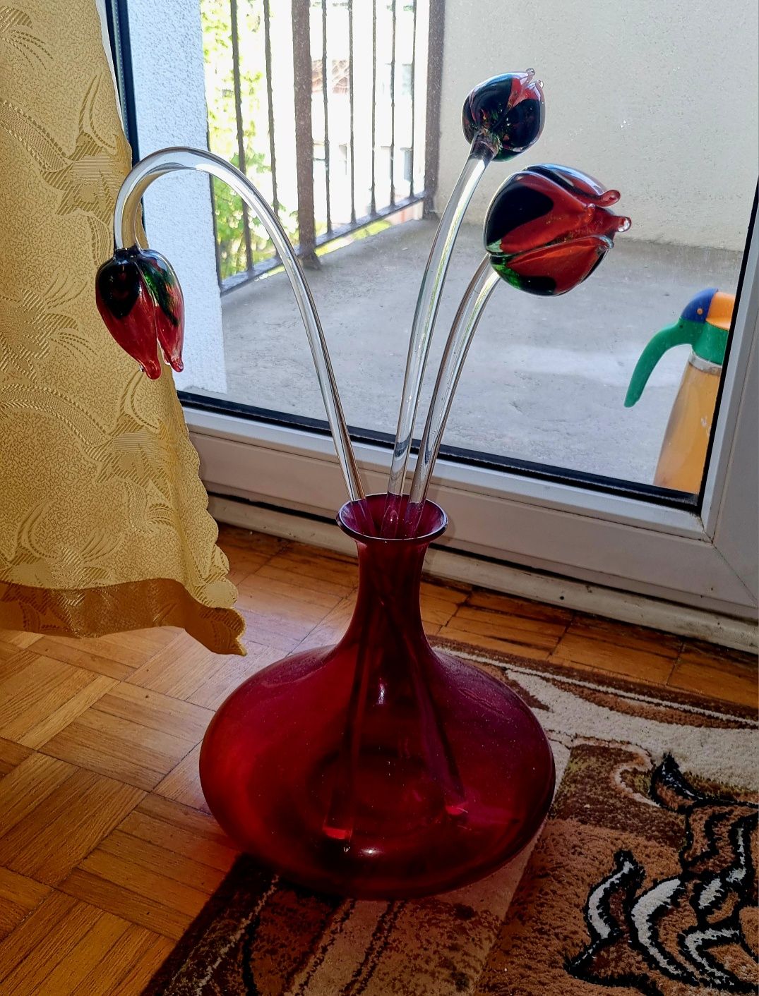 Szklany wazon ze szklanymi tulipanami ,unikat