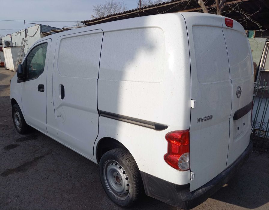 Микроавтобус грузовой Nissan NV 200